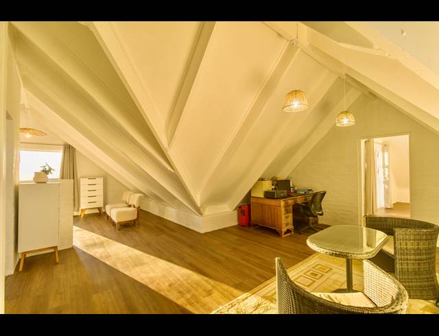 5 BEDROOM HOUSE FOR SALE IN GROTTO BAY